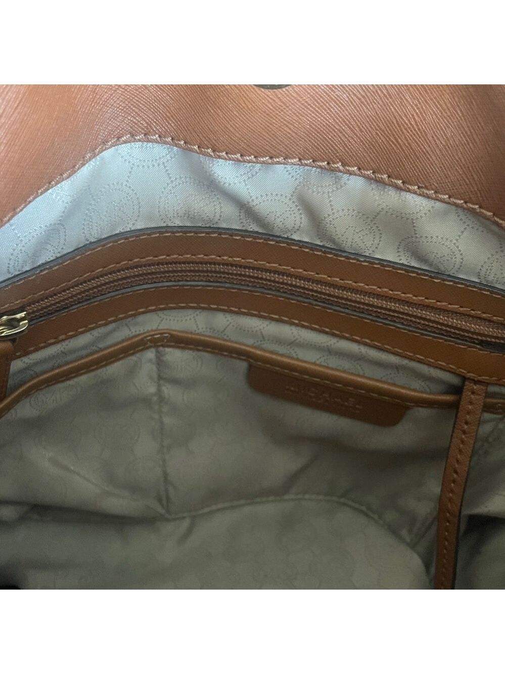 Michael Kors Large Hamilton Bag - Picture 8 of 16